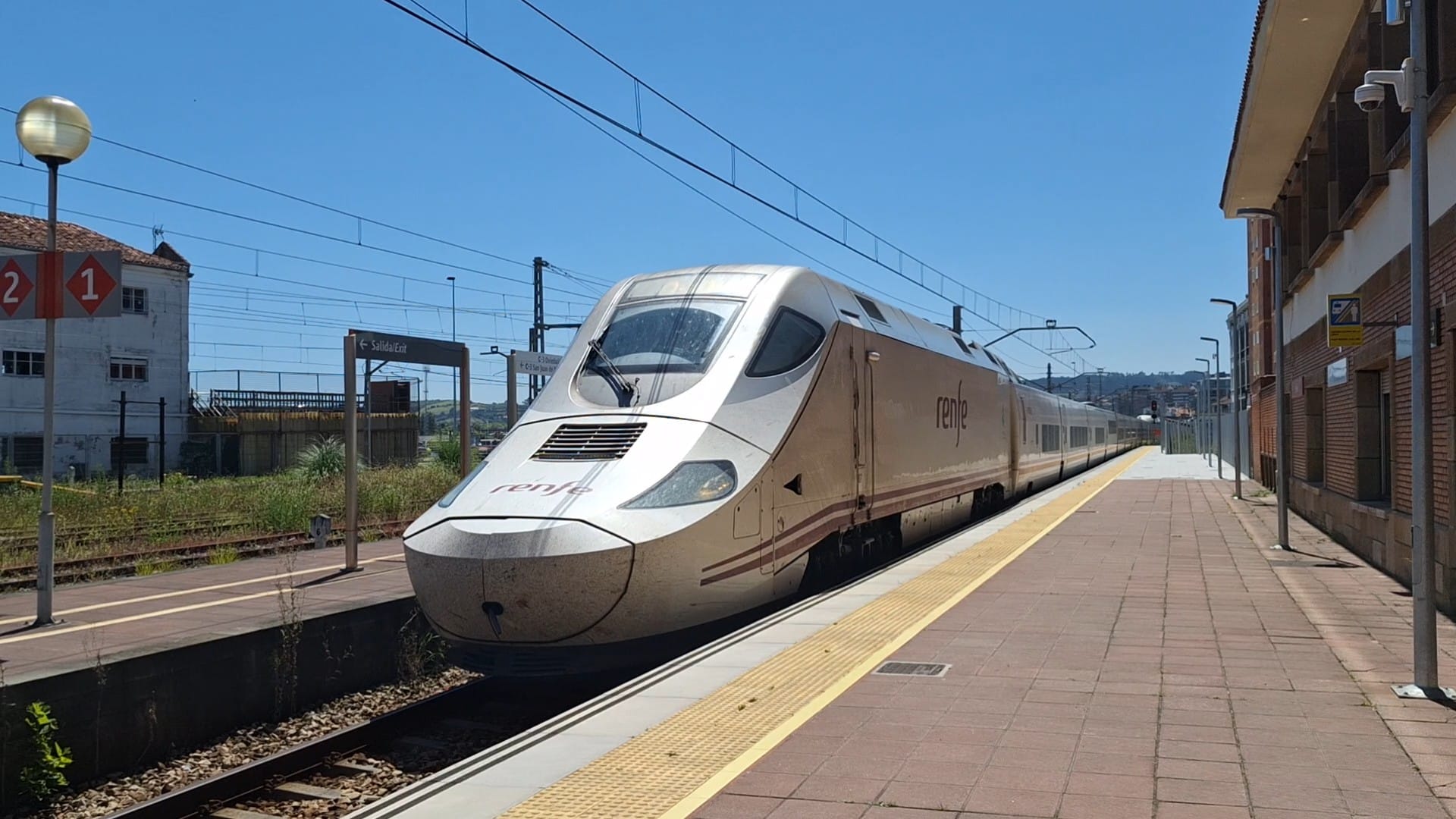 Así llegó el primer servicio del tren Alvia de Madrid a Avilés El